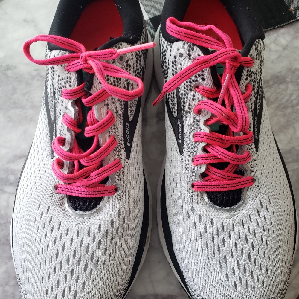 Brooks ghost 11 running shoes.  Like new